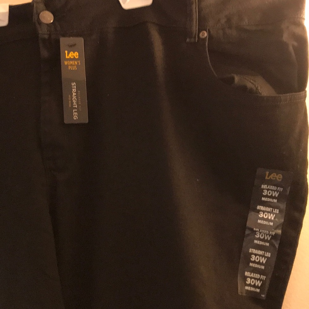 Lee Women’s Relaxed Fit plus Size Straight Leg - Picture 5 of 6